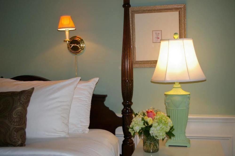The Carriage House Inn Chatham Exterior foto