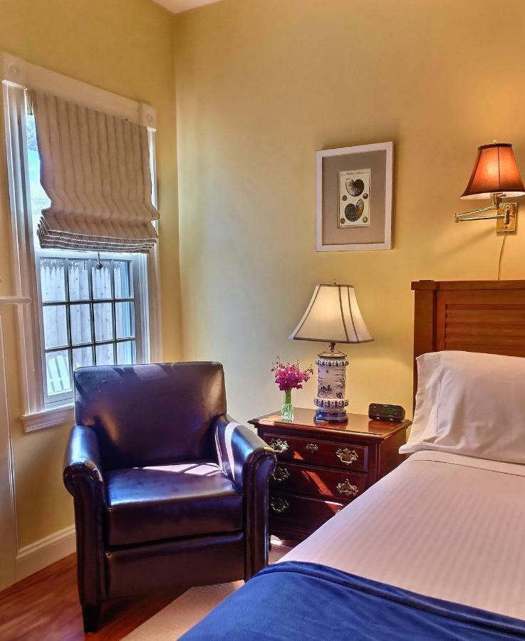 The Carriage House Inn Chatham Exterior foto