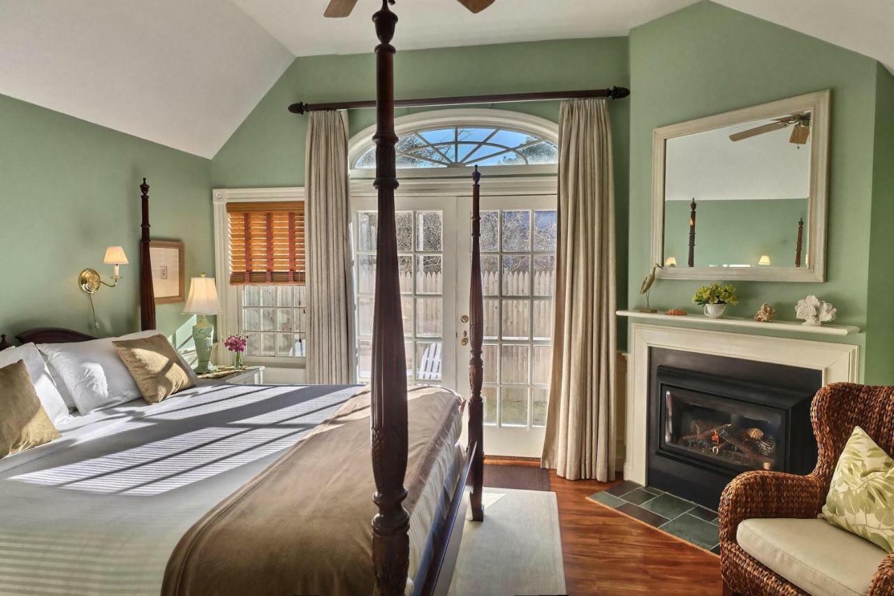 The Carriage House Inn Chatham Exterior foto